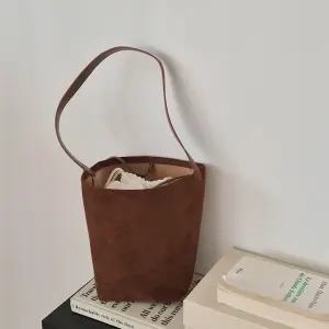 레느 세무 버킷백