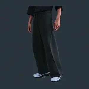 [나이키] 테크 플리스 루즈 핏 오픈 헴 팬츠 HV6542-060