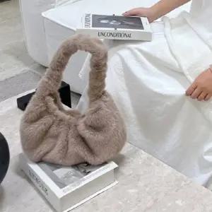 [다잇템] 여자 인조밍크 2WAY 잔주름 크로스 컬러웨이 토트백