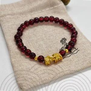 가넷 원석 팔찌 황금 피규어 장식 천연석 액세서리 행운 부적 붉은색 구슬 팔찌