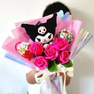 인형꽃다발 졸업선물 쿠로미 핑크 킨더조이 캡슐토이 오로라포장