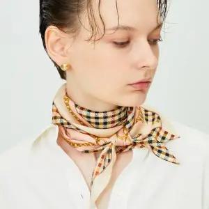 [닥스](강남점)DCSC4F825I2 [SILK100%]베이지 체인프린트 쁘띠 삼각스카프&링 세트