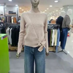 시슬리/애플아울렛/랩 스트랩 하이넥 니트 SAKP53461