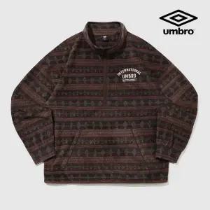 [엄브로](강남점)플러스플리스 레터링 하프집업 UQ423CFSN1 BRW