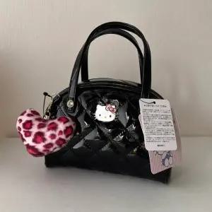 [정품] 헬로키티 쿠로미 에나멜 퀼팅 미니 보스턴백 퀼팅백 미니백 파우치백 산리오 캐릭터 굿즈