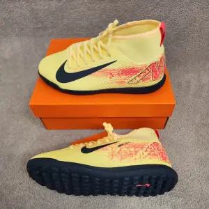 나이키 주니어 머큐리얼 슈퍼플라이 10 클럽 KM TF 킬리안 음바페 축구화 HJ6933-800