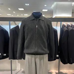[리버스지오지아](마산점)25 FW 남성 카라 니트 집업 가디건 [챠콜 그레이]