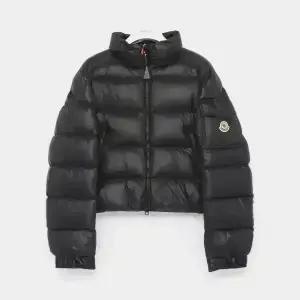몽클레어 25FW 페트라 패치로고 쇼츠 패딩 여성 자켓 1A00032 596XE 999 PETRA