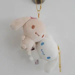 [갓샵]산리오 커플 자석 인형 키링 2P 세트 태닝 시나모롤 모카 우정 백팩 가방 참 열쇠 고리 키홀더