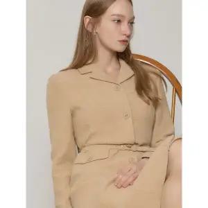 [쉬즈미스]플러시 오픈 카라 벨티드 원피스 택가격 478000원 _P410396588