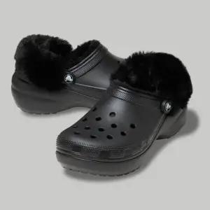 [롯데백화점]크록스 클래식 플랫폼 퍼즈 라인드 클로그 212854-001