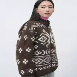 제너럴아이디어 GENERALIDEAstandard UNI 하이넥 노르딕 집업 가디건 BROWN SBE4U04017