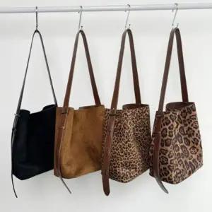 CCB4115여성 스웨이드 가죽 조절 가능한 스트랩 일상 가방