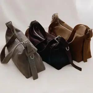 KHB4117여성용 겨울 소가죽 스웨이드 버클 숄더백 가방