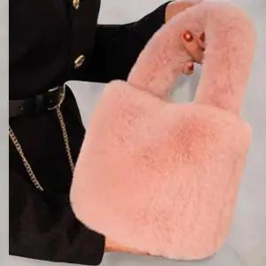 여성 소프트 퍼 자석 미니 버킷백 데일리 가방