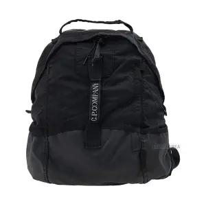 [CP컴퍼니] FW25 남성 나일론 B 라운드 백팩 19CMAC115A 005269G 999