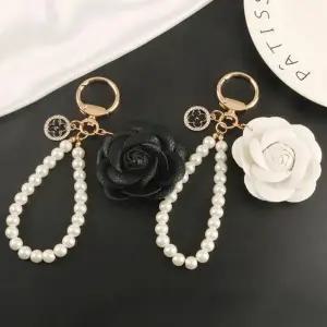 [하프클럽/]플라워 가죽 추천 진주 키링 꾸안꾸 고리 키홀더