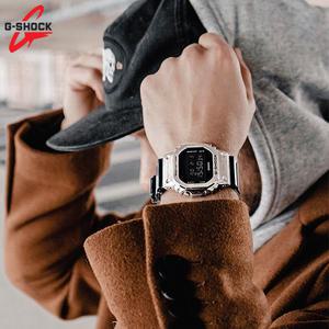 지샥 GM-5600U-1DR 오리진 반메탈 실버 남자 디지털 전자 방수 손목시계