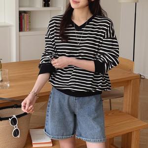 [데일리앤] 큐브 여성 브이넥 루즈핏 긴팔 스트라이프 맨투맨 티셔츠 봄 가을