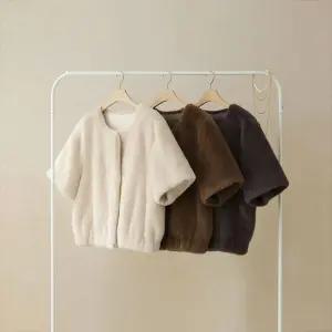 봉봉 퍼 데일리 자켓 페이크밍크 겨울 노카라 여행 캐주얼 미시 라운드 반팔 봄 20대