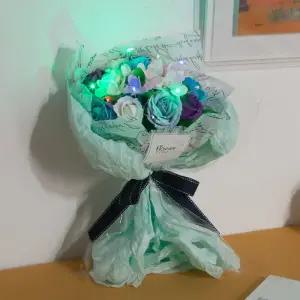 비누 장미 조화 꽃다발 LED 코튼 44cm 2컬러 인테리어 꽃 선물 장식 기념일 졸업식 발표회 학예회 조명