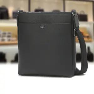 [헤지스](대구신세계)[여행용][데일리] 블랙 로고배색 가죽 크로스백 HJBA4F892BK