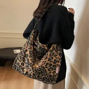 가벼운 호피무늬 보부상가방 호피숄더백 겨울에코백 휘뚜루마뚜루
