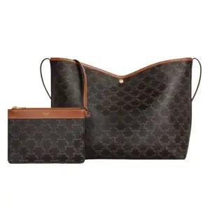 셀린느 소프트 쇼퍼백 트리옹프 캔버스 카프스킨 탄 123912GXC 04LU