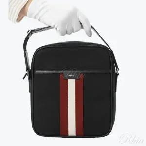 발리 25FW MAC05KNY286 U901P 나일론 코드 크로스백