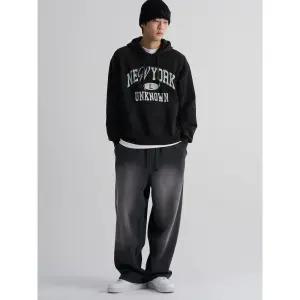 [에잇세컨즈] 시티 그래픽 기모 후드 티셔츠  블랙 (455X41LC65)