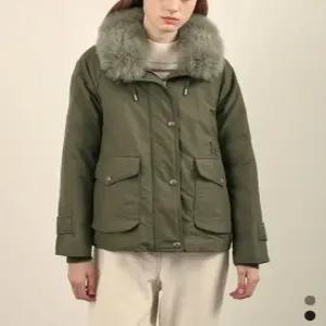 올리비아로렌 / 자수 포인트 야상 다운 VVCKD4WA271 / 애플아울렛 ( 블랙 카키 )