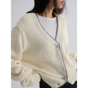 [에잇세컨즈] 투톤 브이넥 카디건  아이보리 (125X5AMB70)