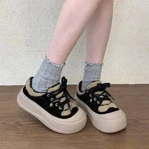 [디아슈즈]르바 둥근코 기모 양털포인트 키높이 통굽 스니커즈 4cm