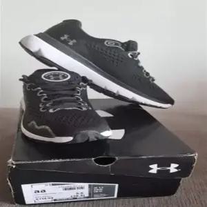 언더아머 인피니트4 여성 러닝화 쿠셔닝 조깅 운동화 3024905-001