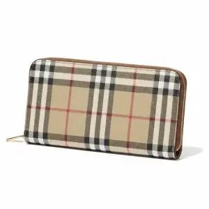 BURBERRY 25FW CHECK ZIP WALLET  8109812)  체크 지퍼 지갑)