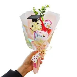 학사모 꽃다발 킨더조이 레터링문구 졸업식 수료식 발표회 연주회 이벤트 비누꽃 한송이 꽃다발 선물 포장