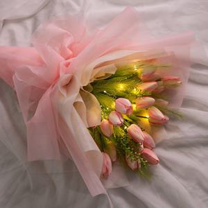 튤립 조화 꽃다발 LED 차밍 75cm 인테리어 꽃선물 장식 기념일 졸업식 조명 발표회 학예회