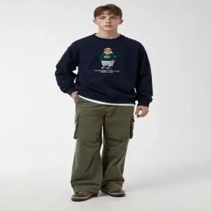 [후아유] Steve Patch Sweatshirt (WHMWF3922U)