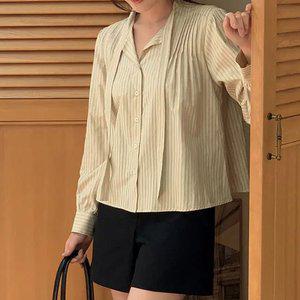 모노 브이넥 스트라이프 핀턱 타이 블라우스 가을 하객룩 데일리룩 데이트룩 출근룩