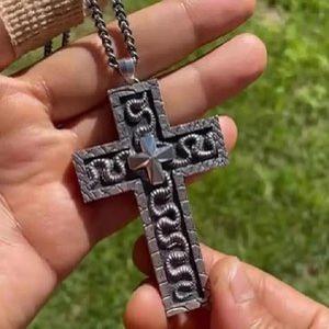 오겜 타노스 약 사탕 보관 십자가 목걸이