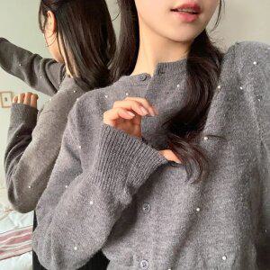 라운드넥 진주 버튼 니트 가디건 겨울니트 겨울가디건 데이트룩 마실룩 데일리룩 나들