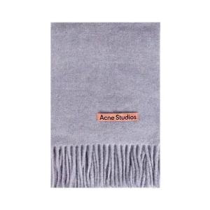 [아크네스튜디오]25SS 아크네 스튜디오 내로우 헤비 울 프린지 머플러 45X200 CA0210 파우더 블루 멜란지