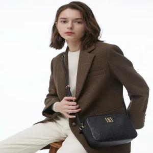 닥스 액세서리 여성 24FW [스테디셀러]블랙 DD로고 소가죽 크로스백 WCBA4F523BK