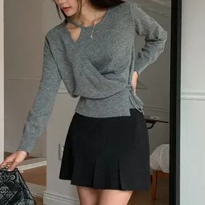 [코코블랑] 닙스 랩 컷아웃 니트