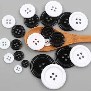 심플한 4구단추 셔츠부터 코트까지 가디건 정장단추