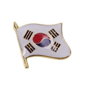 디엠지샵 휘날리는 태극기 금색테두리 뱃지