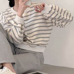 [리빌모아]여자 캐주얼 세미크롭 단가라 배색 맨투맨 OCW-TSA-SWFGRB8R