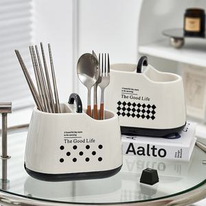 더블 스페이스 수저꽂이