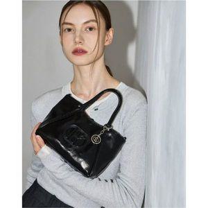 [NS홈쇼핑][헤지스ACC] HIWA5F550BK 블랙 로고배색 가죽 미니토트백[35222632]