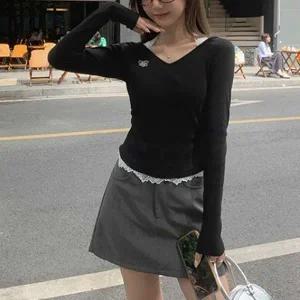 레이스 레이어드 브이넥 긴팔티 나비자수 슬림핏티 긴팔크롭티